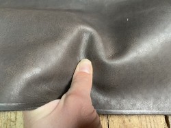 Demi-peau de cuir de vachette ciré pullup ardoise - maroquinerie - Cuir en stock