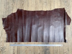 Demi peau de cuir de veau grain façon autruche marron - maroquinerie - Cuir en Stock