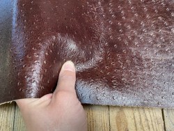 Demi peau de cuir de veau grain façon autruche marron - maroquinerie - Cuir en stock