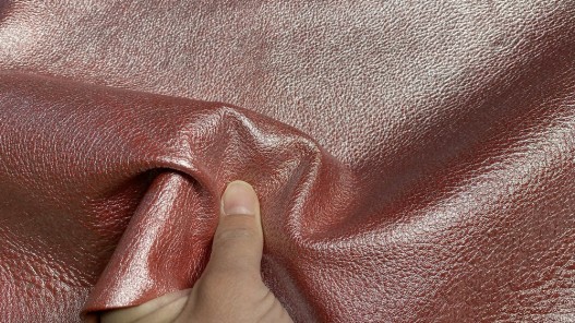 Peau de cuir de chèvre rouge  métallisé argent - maroquinerie - cuir en stock