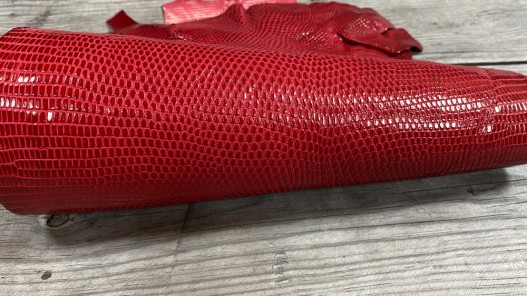 Cuir de lézard rouge accessoire bijou maroquinerie Cuir en Stock