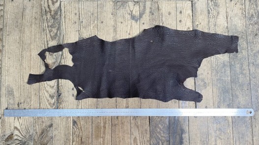 Morceau de peau de cuir de requin - Brun foncé - Cuir en stock