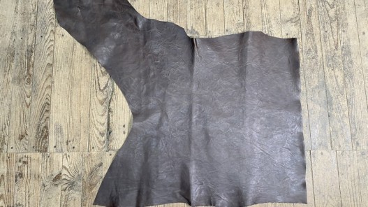 Demi-peau de cuir de vachette ciré pullup gris taupe - maroquinerie - Cuir en Stock