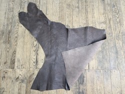 Demi-peau de cuir de vachette ciré pullup gris taupe - maroquinerie - cuir en stock