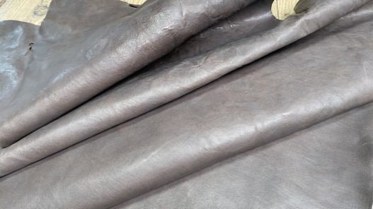 Demi-peau de cuir de vachette ciré pullup gris taupe - maroquinerie - Cuirenstock