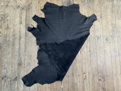 Peau de cuir de cerf - noir mat - maroquinerie ou vêtement - cuir en stock