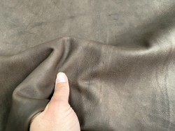 Peau de cuir de cerf - brun mat - maroquinerie ou vêtement - Cuir en stock