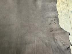 Peau de cuir de cerf - brun mat - maroquinerie ou vêtement - cuir en stock