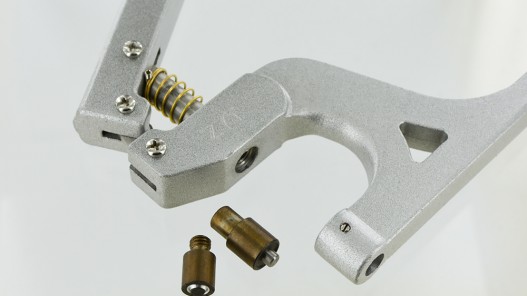 Pince presse en métal - manuelle ou établi - pose d'accessoire - rivets - œillets - boutons pressions - Cuir en stock