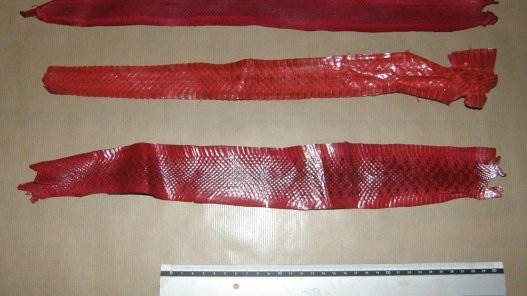 vente morceaux peau de serpent rouge pas cher Cuir en Stock