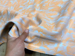 Demi peau de veau velours grain façon camouflage orange - cuir en stock