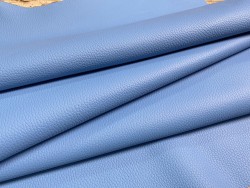 Grand morceau de cuir de taurillon - gros grain - couleur bleu ciel - cuirenstock