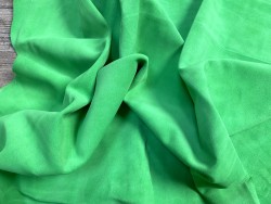 Peau de veau velours vert absinthe - maroquinerie, vêtement - cuir en stock