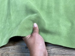 Peau de veau velours vert pistache - maroquinerie, vêtement - Cuir en stock