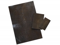 Morceaux rectangulaire de cuir de galuchat - finition poncé marron - perle centrale - Cuir en Stock
