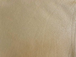Cuir de taurillon grain togo beige sable maroquinerie de luxe Cuir en stock