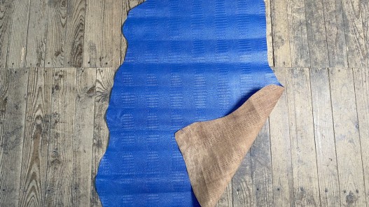Peau de cuir de mouton tannage végétal façon crocodile bleu - cuirenstock
