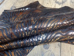 Peau de cuir de chèvre velours noir sérigraphiée façon zèbre doré - maroquinerie - Cuir en Stock