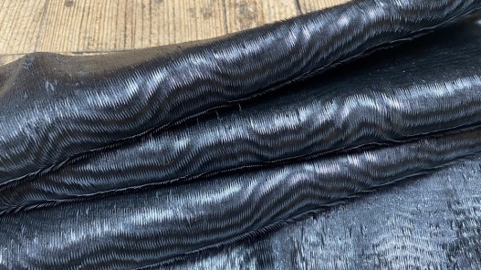 Peau de cuir de veau effet poil noir - maroquinerie - bijou - accessoire - Cuir en Stock