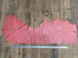 Grand morceau de cuir de veau pullup rose - maroquinerie - Cuir en Stock