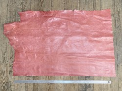 Grand morceau de cuir de veau pullup rose - maroquinerie - Cuir en Stock