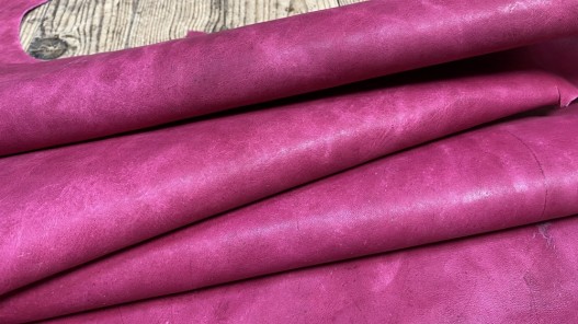 Grand morceau de cuir de veau pullup rose fuchsia - maroquinerie - Cuirenstock
