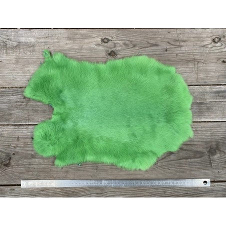 Peau de lapin en fourrure - poil vert - Cuir en stock