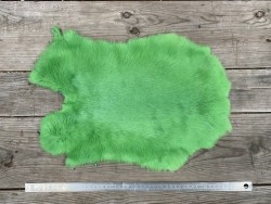 Peau de lapin en fourrure - poil vert - Cuir en stock