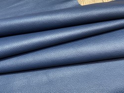 Grand morceau de cuir de taurillon - gros grain - couleur bleu pétrole - Cuir en Stock