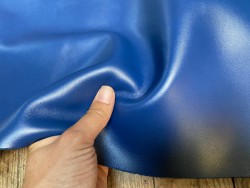 Demi peau de cuir de veau - bleu pétrole - maroquinerie - Cuir en Stock