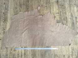 Demi-peau de cuir de vachette ciré pullup beige sable - maroquinerie - Cuir en Stock