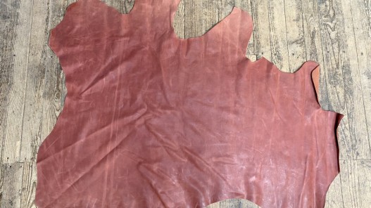 Demi-peau de cuir de vachette ciré pullup rouge brique - maroquinerie - Cuir en Stock