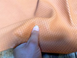 Demi peau de cuir de veau grain façon écailles orange - maroquinerie - cuir en stock