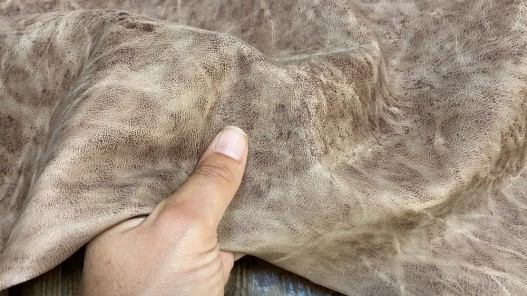 Peau de cuir de chèvre finition pullup brun - maroquinerie - cuir en stock