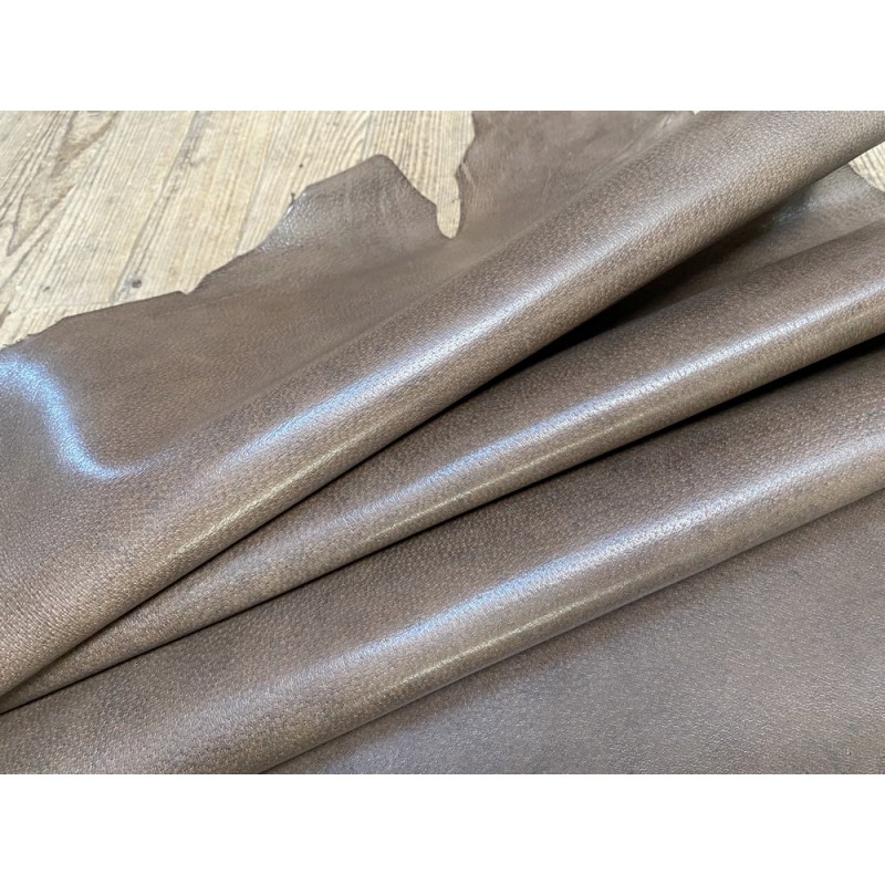 Peau de cuir de porc brun kaki maroquinerie - cuir en stock Peau de cuir de porc brun kaki maroquinerie - cuir en stock