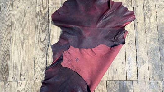Peau de cuir de chèvre antique rouge maroquinerie chaussure Cuir en Stock