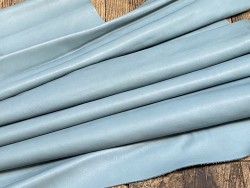 Demi-peau de cuir de vachette lisse bleu pastel Cuirenstock