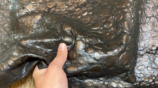 Peau de cuir de mouton bullé - noir métallisé bronze - maroquinerie - Cuirenstock