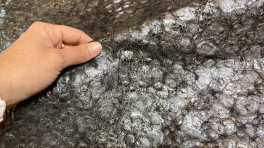Peau de cuir de mouton bullé - noir métallisé argent - maroquinerie - Cuirenstock