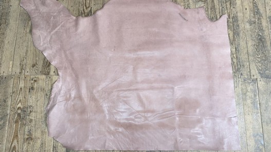 Grand morceau de cuir de veau pullup rose parme - maroquinerie - Cuir en Stock