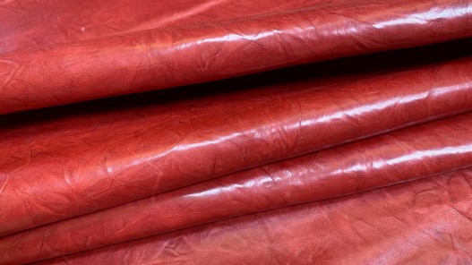 Grand morceau de cuir de veau ciré rouge - maroquinerie - Cuirenstock