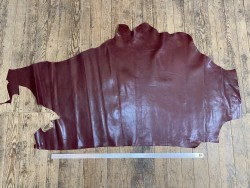 Grand morceau de cuir de veau ciré lie de vin - maroquinerie - Cuir en Stock