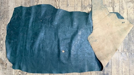 Demi peau de veau vert forêt au motif jungle - Tannage végétal - Maroquinerie - cuirenstock