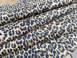 Détail peau de cuir de veau façon léopard beige - maroquinerie - cuir en stock