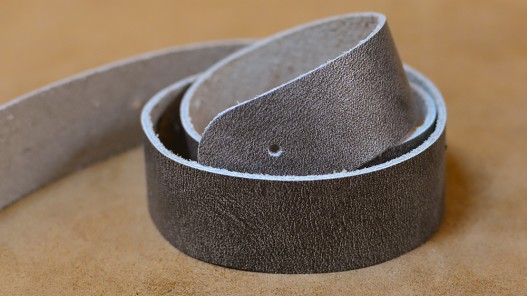Paire de anses en cuir acier patiné - prêtes à poser - maroquinerie - Cuir en Stock