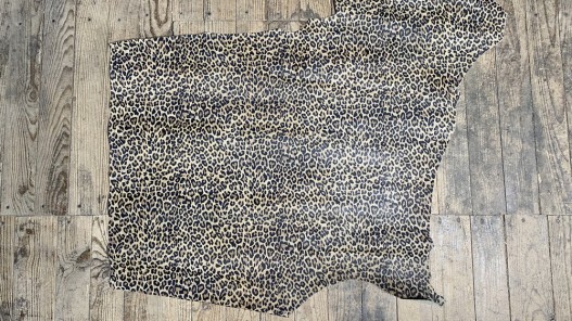 Détail peau de cuir de veau façon léopard beige - maroquinerie - Cuir en stock