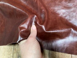 Grand morceau de cuir ciré vachette brun acajou - maroquinerie - Cuir en stock