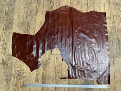 Demi-peau de cuir de vachette ciré brun acajou - maroquinerie - Cuir en Stock