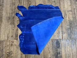 Grand morceau de cuir vachette pullup ciré gras bleu roi - maroquinerie - ameublement - cuir en stock