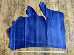 Grand morceau de cuir vachette pullup ciré gras bleu roi - maroquinerie - ameublement - Cuir en stock
